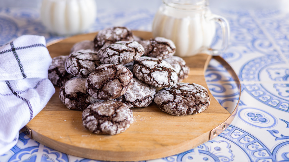 Chocolate Snowflake Cookies (Chocolate Crinkles / Crackles)